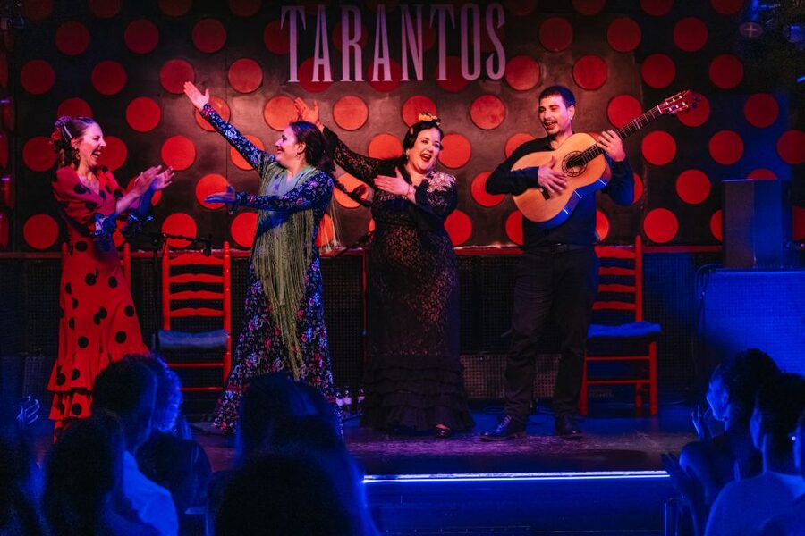 Barcelona: Tapas and Flamenco Experience - Sangria at the Table: Jugs Kept Coming, With a Non-Alcoholic Option