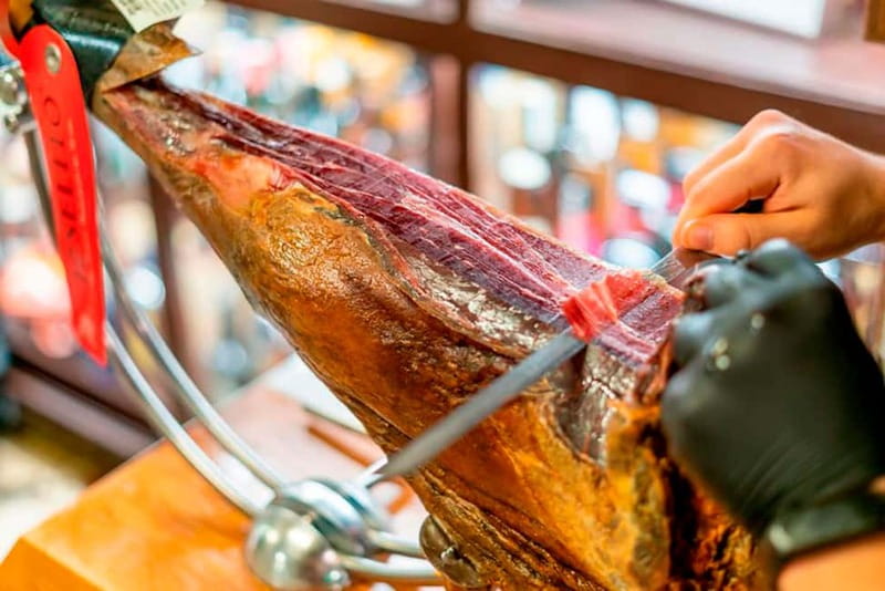 Barcelona: Tapas and Wine with Flamenco Show in the Old Town - Small-group feel and the comfort stuff that matters