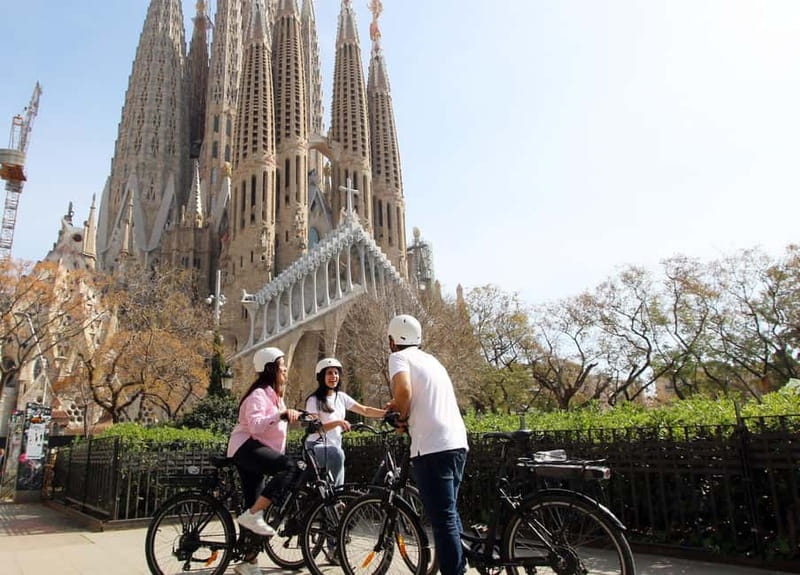 Barcelona: Tapas Tasting Tour by Regular Bike or E-Bike - Eixample in motion: Casa Batlló, Casa Milà, and Sagrada Família