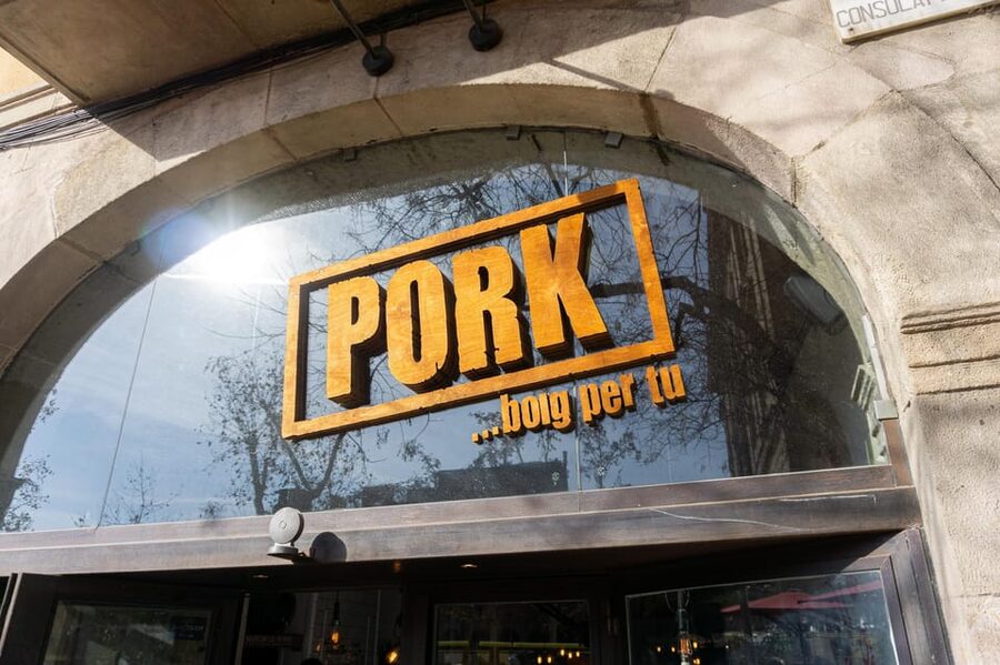 Barcelona: Tapas Tour with Food Tastings and Drinks - Guides who set the tone: clear English and personal storytelling
