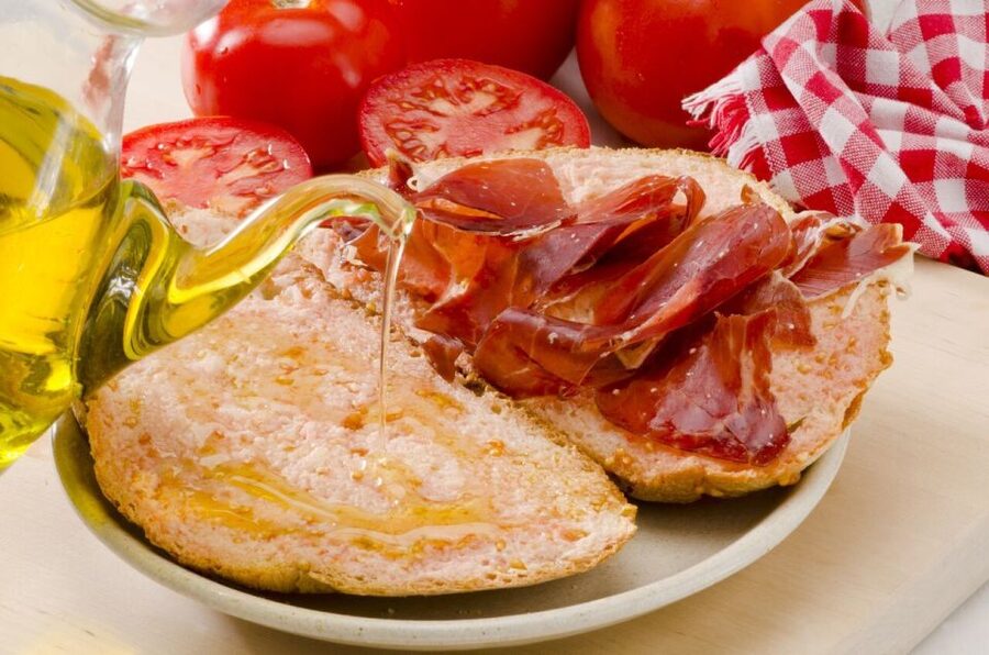Barcelona: Tapas Walking Tour & Flamenco Show - Eixample tapas bar: start with Catalonia on a plate