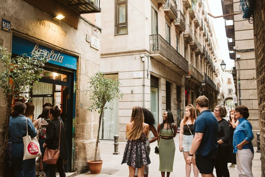 Barcelona: Tapas, Wine & History Tour of the Old Town - Who this tour fits best, and who should pass