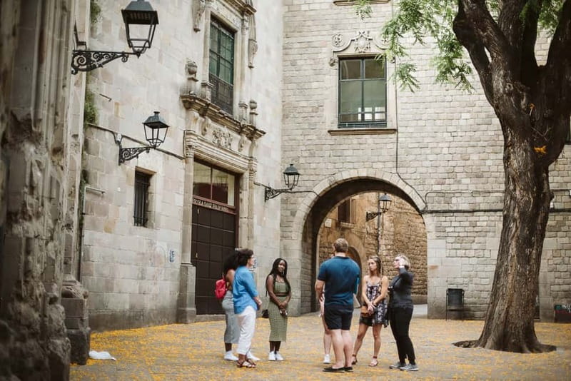 Barcelona: Tapas, Wine & History Tour of the Old Town - La Plata and a bar menu that has kept its four-dish identity for decades