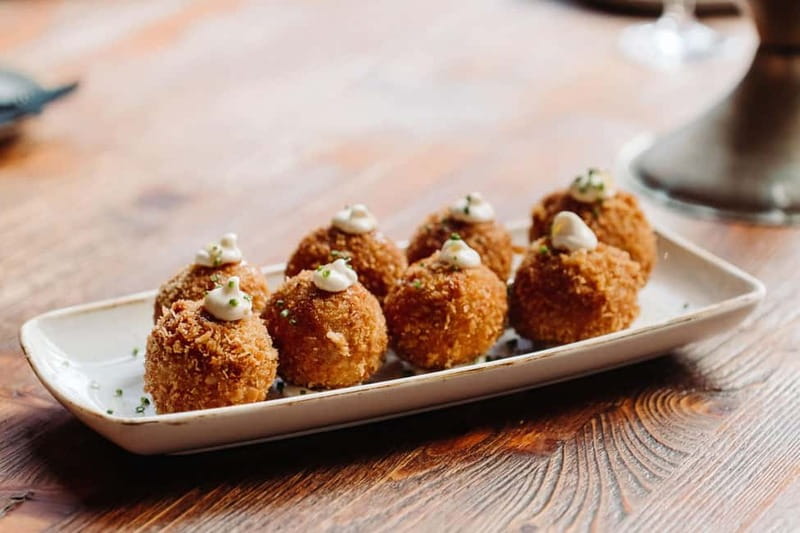 Barcelona: Tapas & Wine Tour in Born & Gothic Quarter - The deal: five Catalan wines plus tapas that add up to a real meal