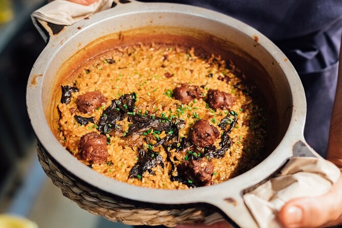 Barcelona Tapas & Wine Walking Tour with Optional Flamenco - Entering Barri Gòtic at 6:00 pm, when the streets feel local