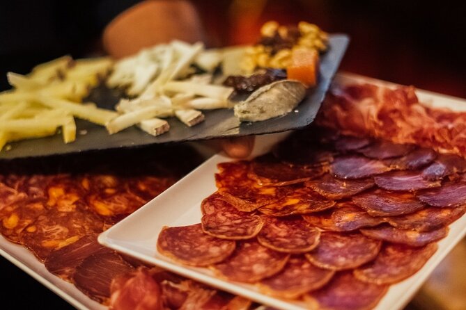 Barcelona Tapas & Wine Walking Tour with Optional Flamenco - The guides: what the best nights seem to have in common