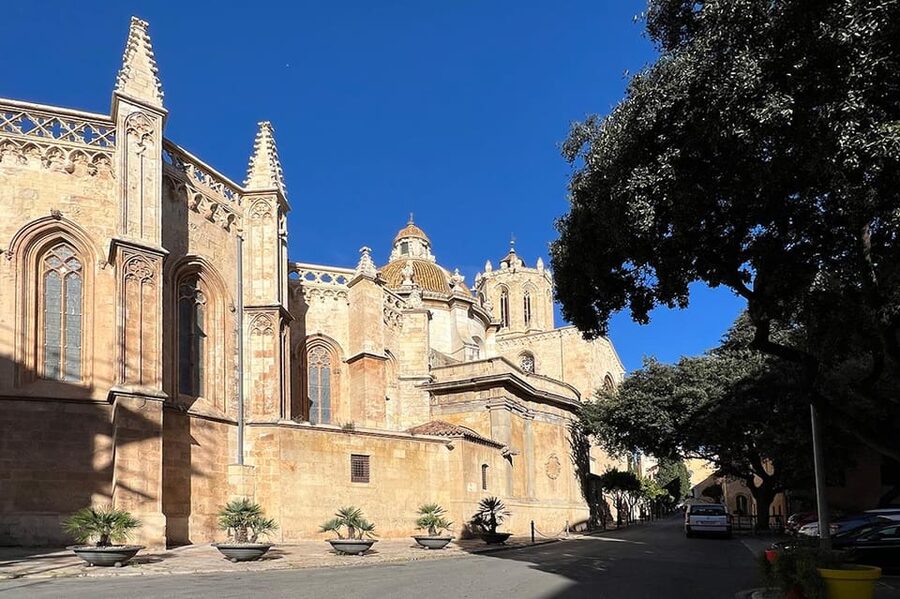 Barcelona: Tarragona & Sitges Guided Day Trip with Transfers - Lunch in Tarragona, how to make your time count