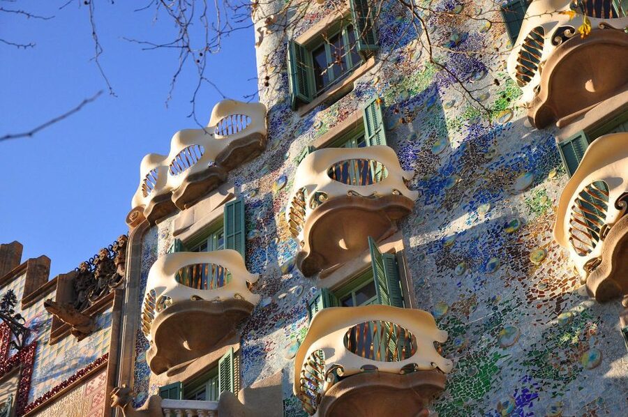 Barcelona: The Genuis of Gaudi & Modernist Architects Tour - Casa Amatller (15 minutes) and Casa Lleó Morera (15 minutes): rivals on the same boulevard