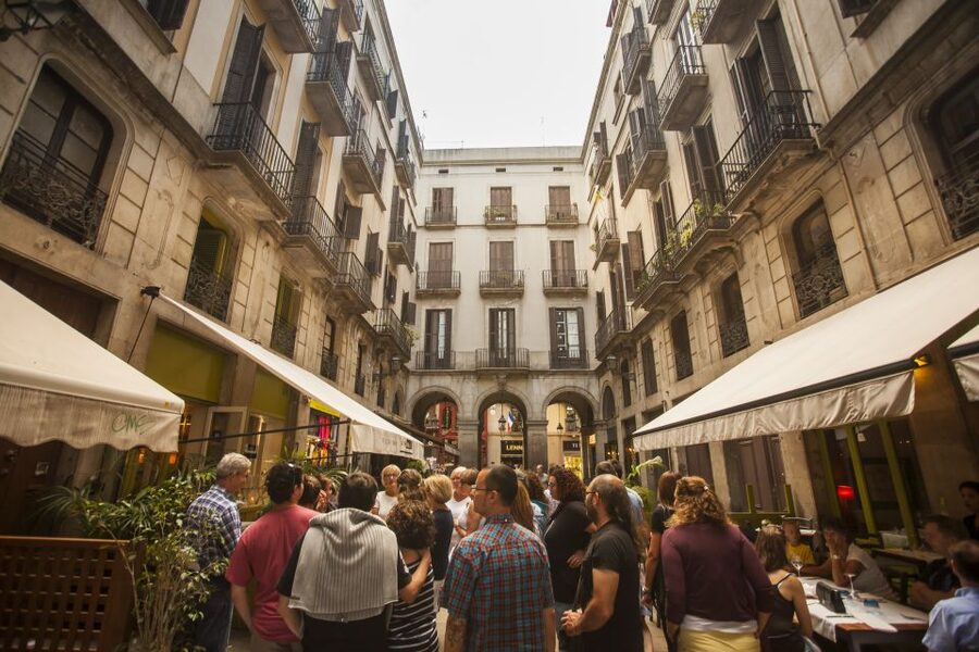 Barcelona: “The Shadow of the Wind” Literary Walking Tour - Plaça Reial, Ateneu Barcelonès, and Why This Start Matters