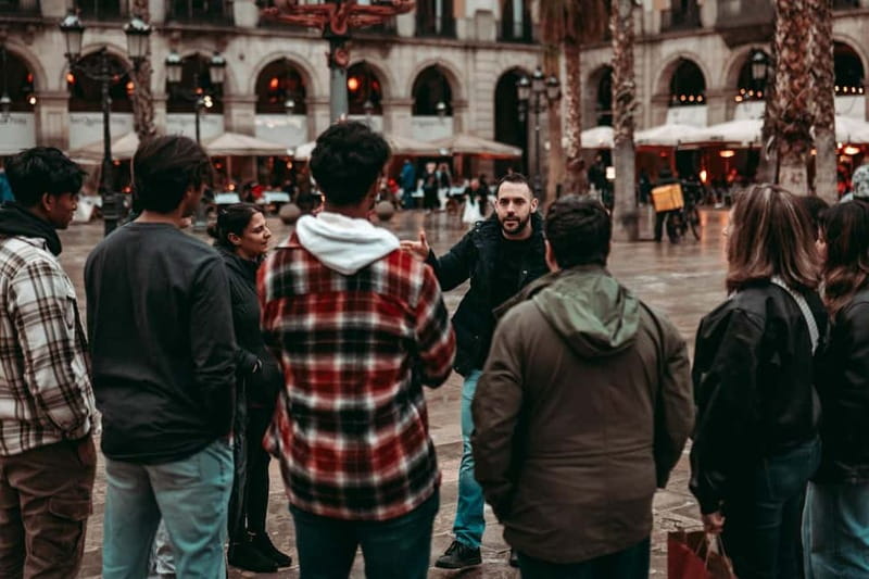 Barcelona: Tipsy Tapas & History Tour in the Gothic Quarter - Walking the Gothic Quarter with your guide: stories you can spot