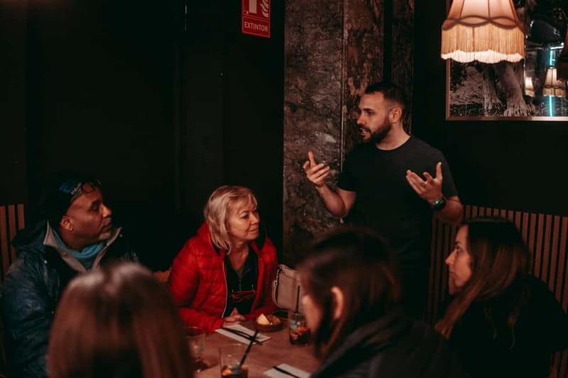 Barcelona: Tipsy Tapas & History Tour in the Gothic Quarter - Live music at the end: the part that makes it feel local
