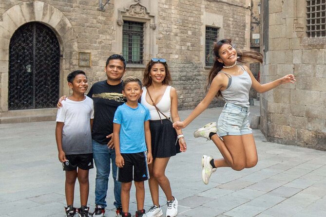 Barcelona Tour And Photoshoot in Gothic Quarter - Small practical tips that make this photo walk better