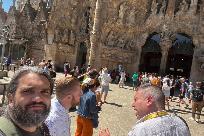 Barcelona VIP Private Tour: Sagrada Familia, Park Güell & Pedrera - Park Guell on Tibidabo: public areas first, monumental zone next