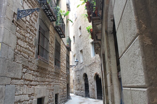 Barcelona walking tour Gothic Quarter and Ramblas+Boat trip - From medieval streets to Plaza del Pi and Las Ramblas