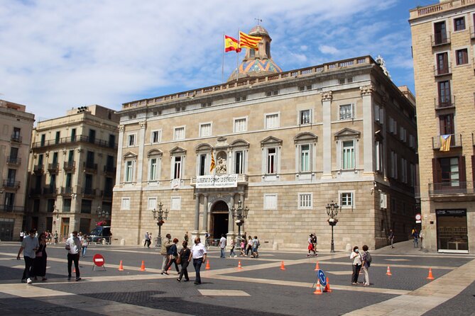 Barcelona walking tour Gothic Quarter and Ramblas+Boat trip - Gaudí at the right moment: Güell Palace to Columbus