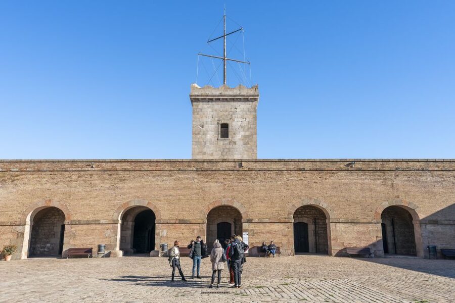 Barcelona: Walking tour with Montjuic Castle & Cable Car - Getting up Montjuïc: funicular first, then the cable car views