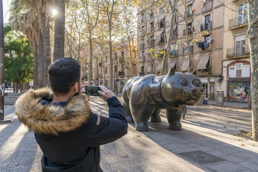 Barcelona: Walking tour with Montjuic Castle & Cable Car - Transportation shortcuts and why the small group matters