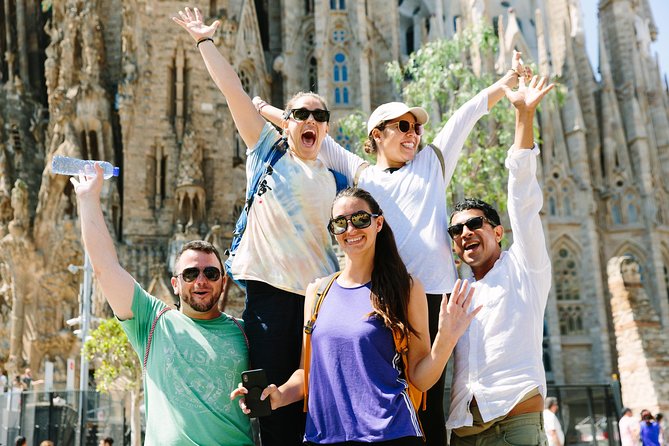 Barcelona: Wonders of Gaudi Bike Tour - Meeting in Plaça de Sant Jaume: Easy Start, Easy End
