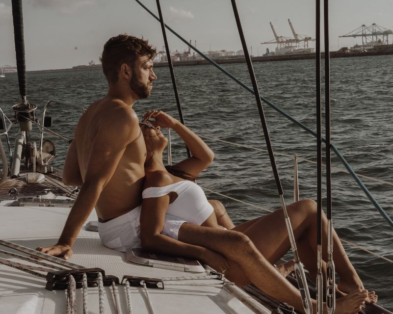 Barefoot: Private sailing cruise in Barcelona - From Port Vela Marina to a Real Private Sailboat