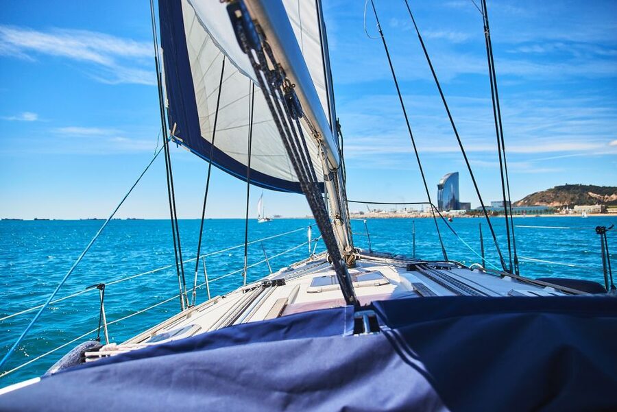 Barefoot: Private sailing cruise in Barcelona - Duration and Timing: How to Plan a 2 to 4 Hour Sail