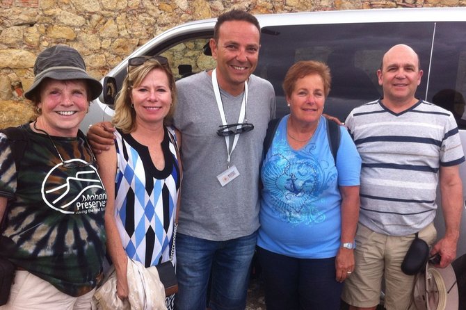 Besalu & 3 Medieval Towns Small Group Tour with Hotel Pick-Up - Barcelona orientation: a quick taste of Gaudí before the medieval shift