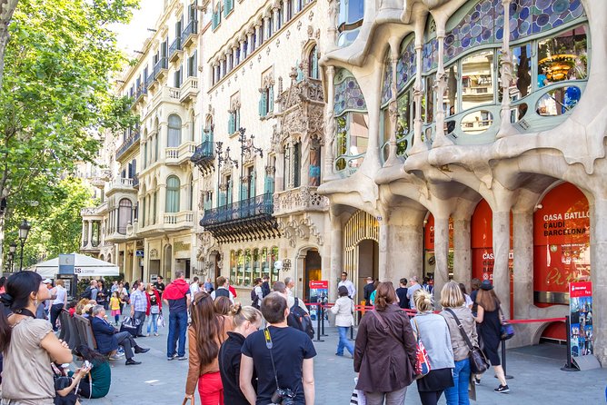 Best of Barcelona Excursion with Optional Attractions Tickets - Passeig de Gràcia: Casa Batlló and Casa Mila Photo Stops Done Right
