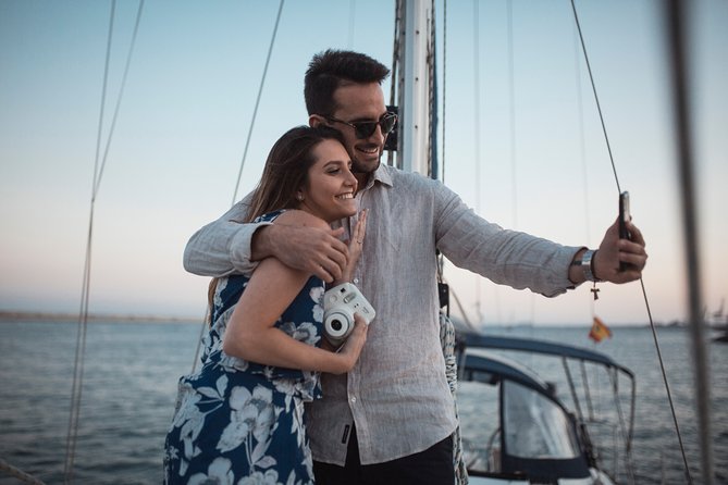 Big sailboat until 12 passengers + crew from Barcelona with Cava - Your route: from Port Olimpic to Barceloneta and the Montjuic hills