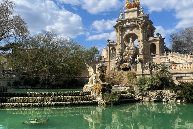 Bike Tour in Barcelona: History, Architecture and Culture - Parc de la Ciutadella: the green stop for snacks and a breather
