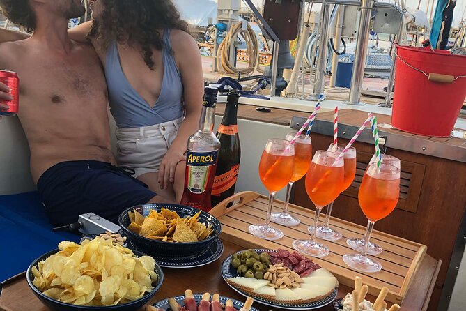 Boat Tour with Drink and Picoteo, Barcelona - Drink and picoteo: how the package actually fills your time