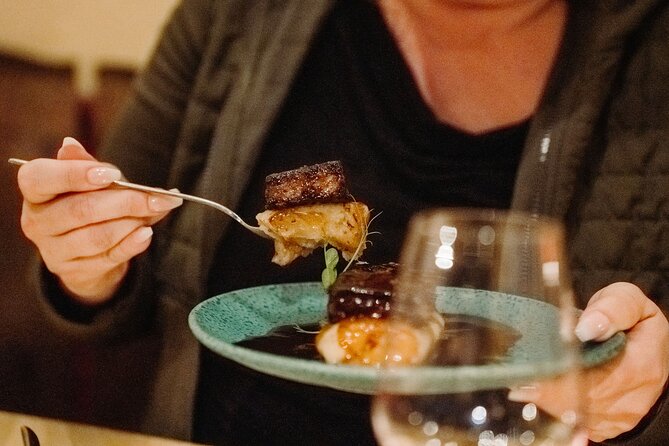 Bohemian Barcelona Neighborhood Evening Tapas & Wine Tour - Key things I’d highlight before you go