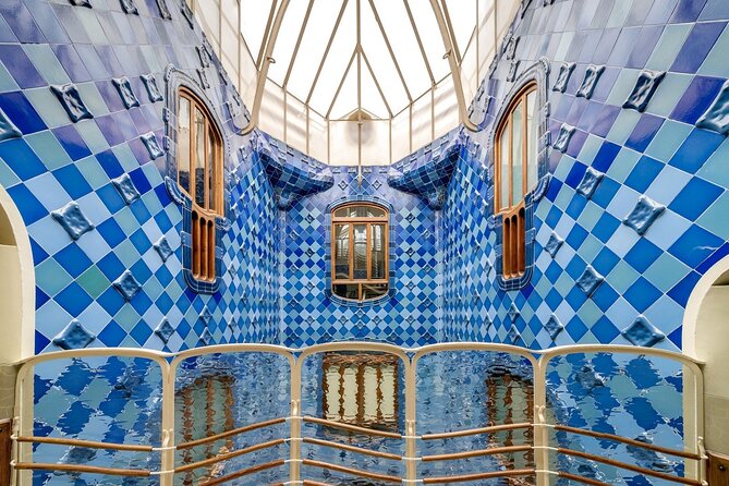 Casa Batllo Fast Track Tour with Optional White Rabbit Museum - Inside Casa Batlló: Guided Walkthrough, Gaudí Cube, and Rooftop Panoramas