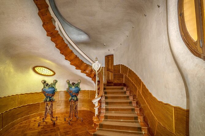 Casa Batllo Fast Track Tour with Optional White Rabbit Museum - Meeting Point Precision on Pg. de Gràcia, and the Date Switch You Must Notice