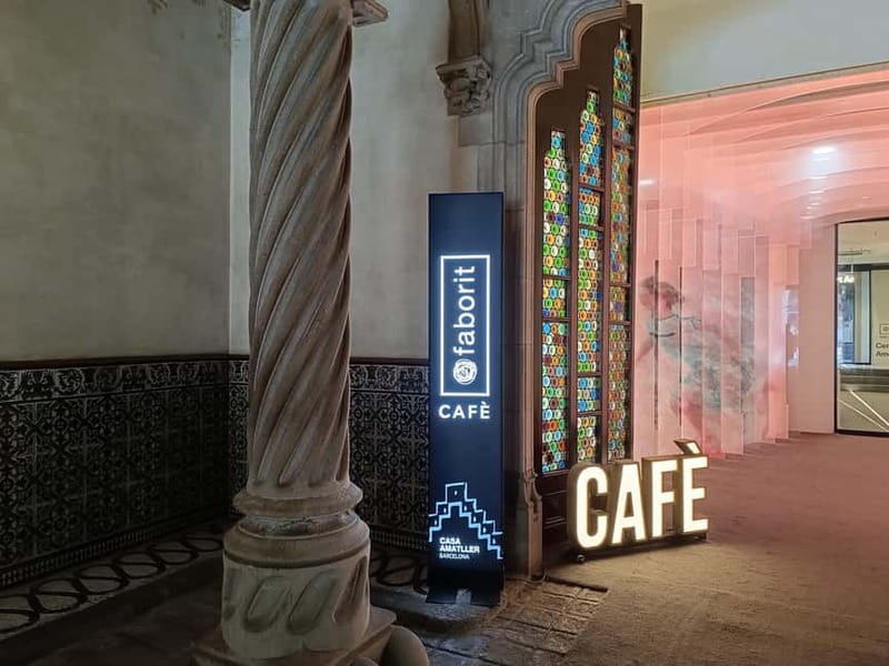 Casa Batlló First Access Insider Tour With Breakfast - Walking Casa Batlló with a licensed English guide