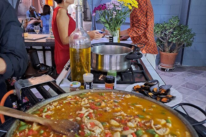 Catalan Paella Cooking Class with Small Group in Barcelona - Cooking Catalan Paella, Step by Step in the Room