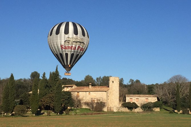 Catalonia Hot Air Balloon Ride and Breakfast over the Volcanoes of la Garrotxa - Group Size, Language, and Practical Comfort