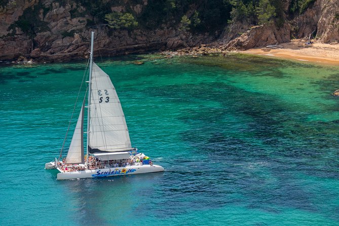 Catamaran trip with other groups along the Costa Brava. Saturday. - Practical Tips so You Enjoy the Whole 4 Hours