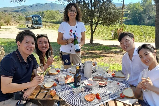 Cava tour to 3 family wineries with hotel pick-up - Who should book, and who should look elsewhere