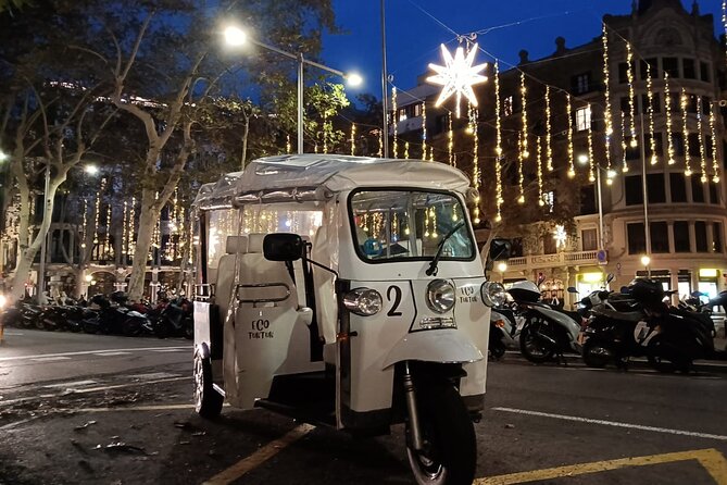Christmas Lights Tour of Barcelona in Private Eco Tuk Tuk - Starting in Ensanche: Paseo de San Juan and Ronda de San Pedro