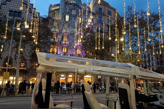 Christmas Lights Tour of Barcelona in Private Eco Tuk Tuk - Getting to the start point without stress