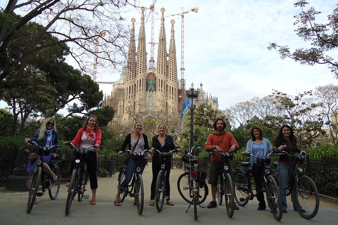 City Center Bike Tour in Barcelona - Stop 1: Ciutadella Park, Arc de Triomf, Raval streets, and a beach terrace break