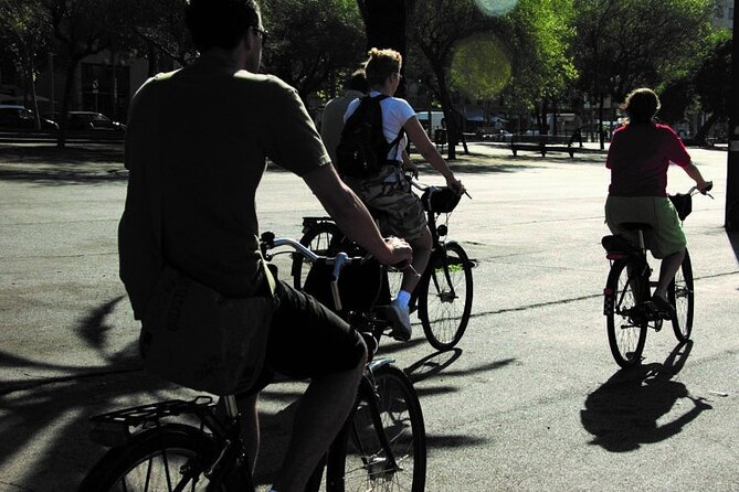 City Center Bike Tour in Barcelona - Sagrada Familia stop: outside views plus ticket planning
