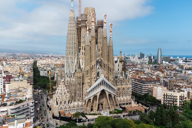 Combo: Skip the Line Sagrada Familia & Park Guell Guided Tour - Entering Sagrada Família fast, and seeing why it feels otherworldly