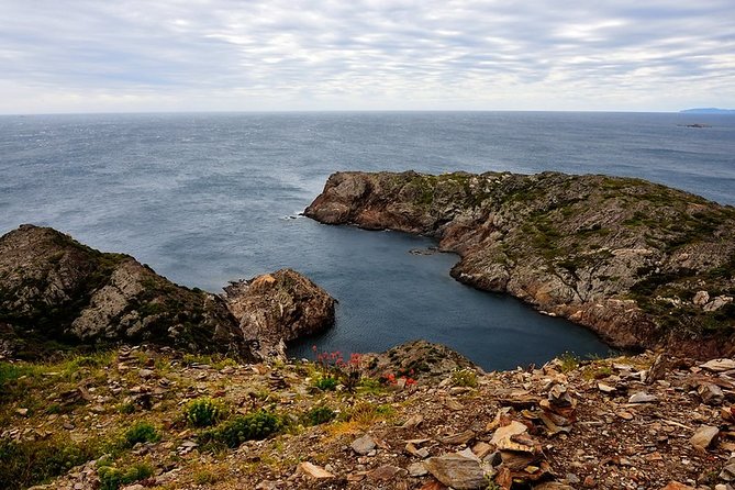 Costa Brava and Girona Small Group Easy Hike from Barcelona - Lunch in Plaça de la Independència: choose your pace