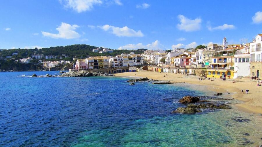Costa Brava: Boat Ride and Tossa Visit with Hotel Pickup - Panoramic road stops and the finish in Sant Feliu de Guíxols