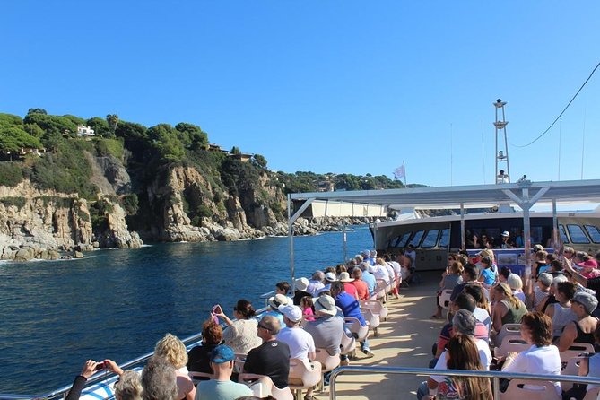 Costa Brava Day Sightseeing Tour with Boat Trip from Barcelona - Free time for lunch in Tossa: how to eat well without losing the afternoon