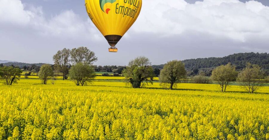 Costa Brava: Hot Air Balloon Flight - The 60-minute flight: bays, islands, castles, and medieval towns