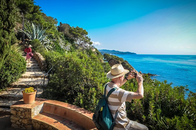Costa Brava & Medieval Village Tour with Lunch - Tossa de Mar’s Medieval Fortified Town: Lighthouse Views and White Streets
