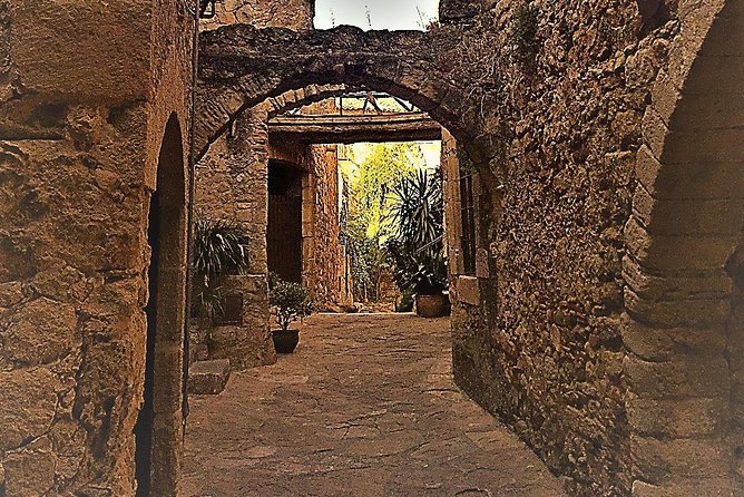 Costa Brava Private Experience by Car with local expertise - Beaches, Bays, and Family-Friendly Timing