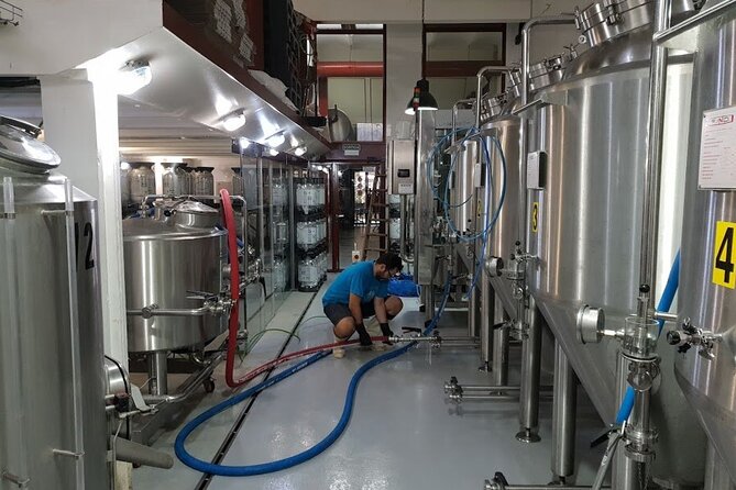Craft Beer Tipsy Tour in Barcelona - What You’ll Actually Drink: Two Beers Plus a Five-Beer Flight