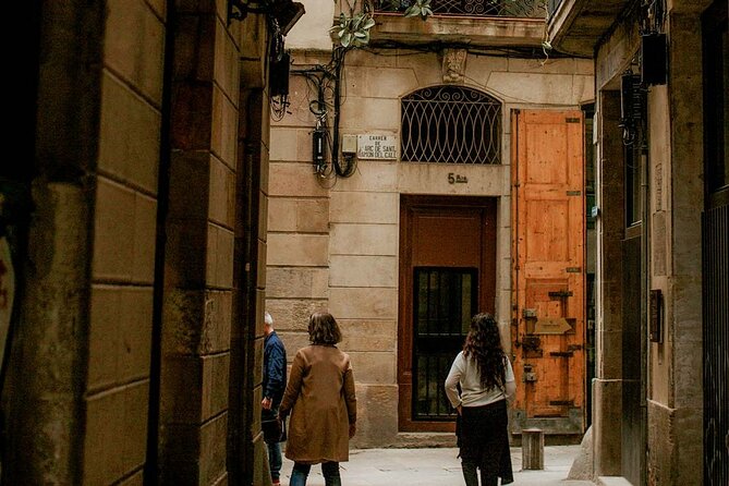 Crimes the tour through the Dark Side of Barcelona - Plaça George Orwell, civil war crimes, and a book you should know